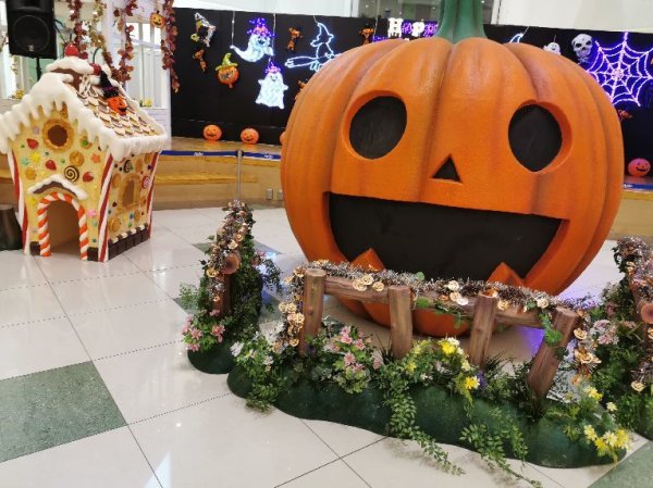 画像1: ウニクス浦和美園　10月　ｈａｐｐｙHallowe'en！！ハロウィン造形物展示 (1)